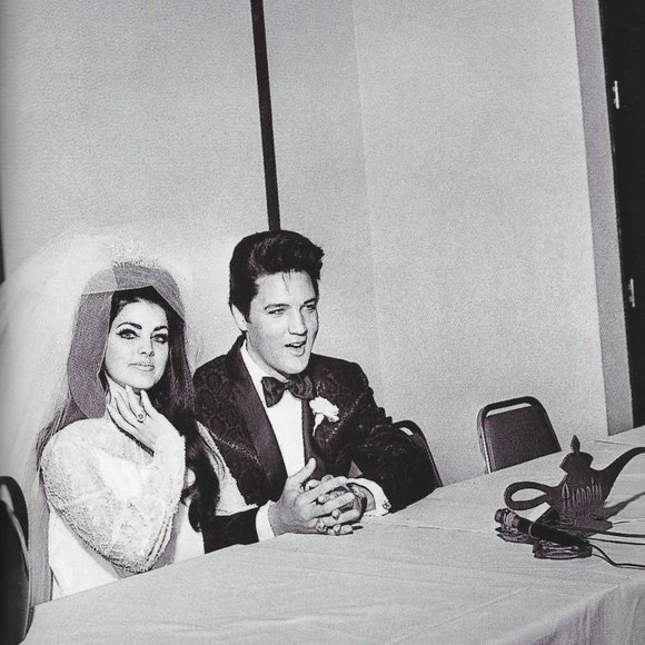 Life Magazine Special Edition 2009: Remembering Elvis - The King at 75 - Picture 8 of 9